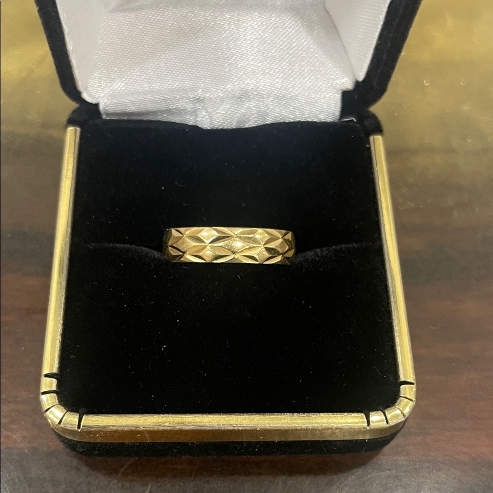 18k Gold Band Ring